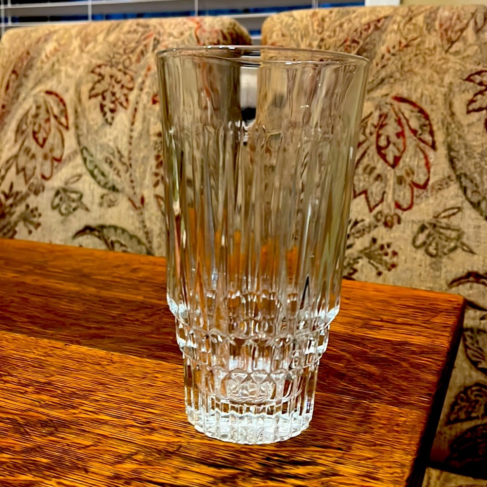 VINTAGE High Ball GLASS Tumbler made in Italy 6.5" H, 3.5" Diameter, 20 FL Oz